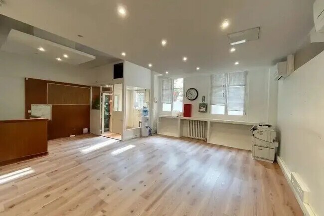Plus de détails pour 17 Rue De L'Eglise, Paris - Bureau à louer