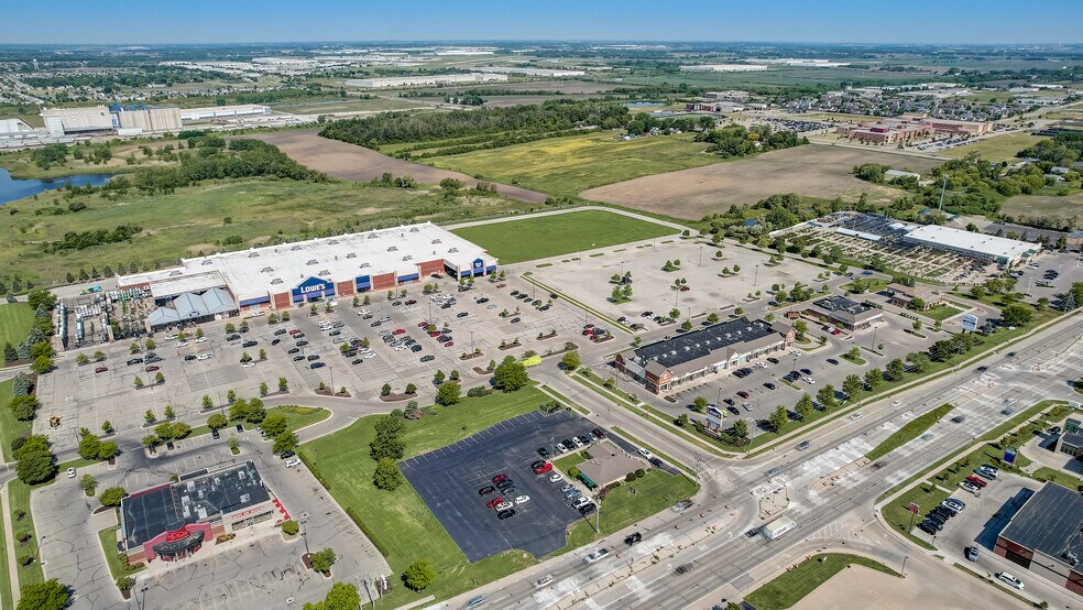 6318 Green Bay, Kenosha, WI à louer - Aérien – Image 2 sur 13