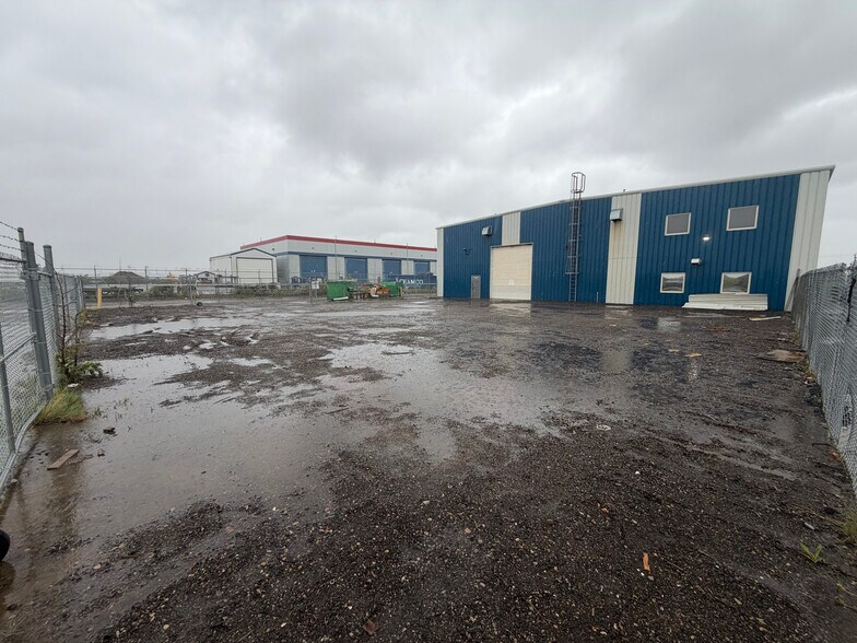 8800 Venture Ave SE, Calgary, AB à louer - Photo de l’immeuble – Image 3 sur 8