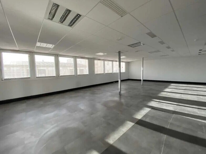 Bureau dans Rouen à louer - Photo de l’immeuble – Image 1 sur 7