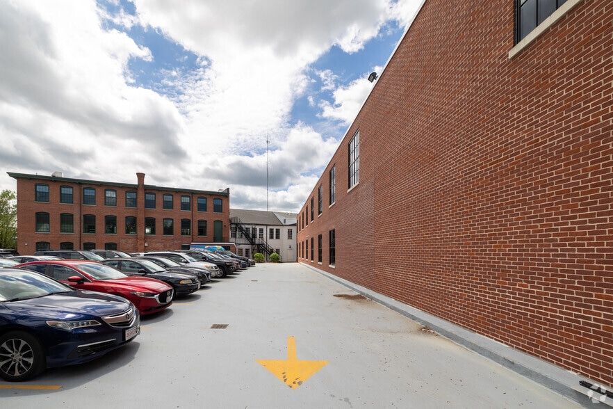 1234 Chestnut St, Newton, MA à louer - Photo de l’immeuble – Image 3 sur 6