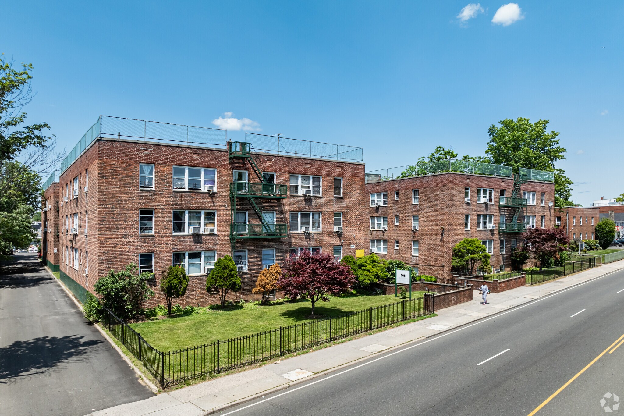 565 Fulton Ave, Hempstead, NY à vendre Photo principale– Image 1 sur 5