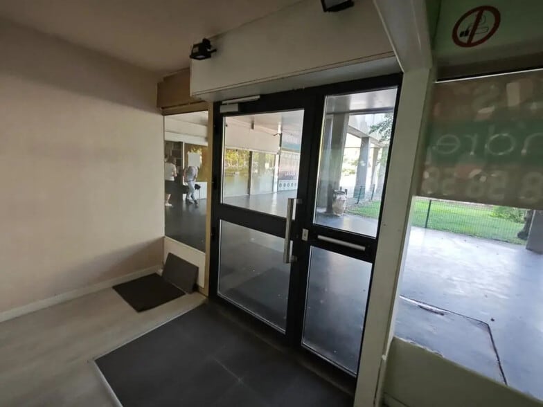 Local commercial dans Mons-en-Baroeul à vendre - Hall d’entrée – Image 2 sur 11