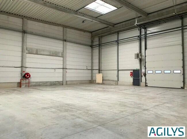 Plus de détails pour Local d'activités à louer