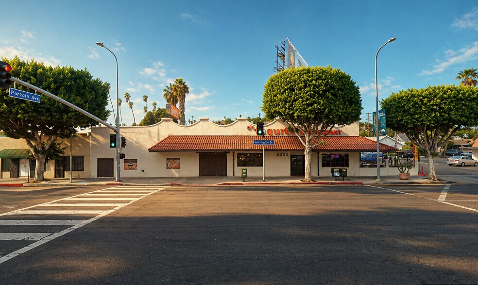 5049 Huntington Dr N, Los Angeles, CA à louer - Photo de l’immeuble – Image 1 sur 3