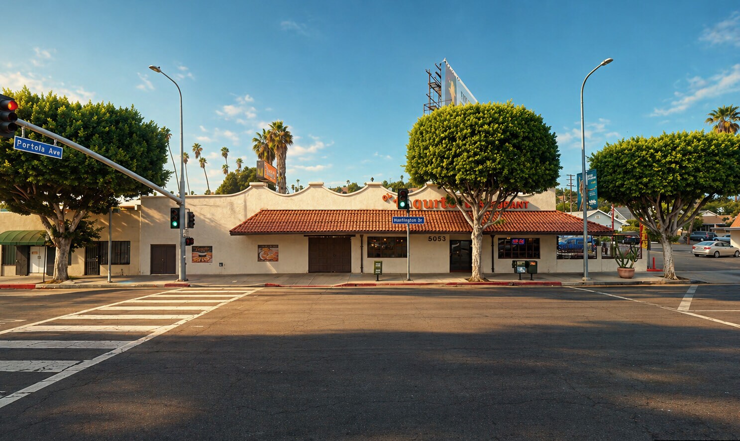 5049 Huntington Dr N, Los Angeles, CA à louer Photo de l’immeuble– Image 1 sur 4