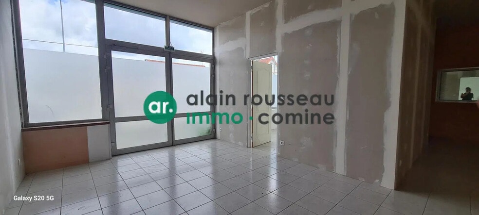 Local d'activités dans Angers à vendre - Photo de l’immeuble – Image 1 sur 5