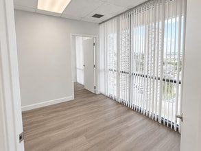 3325 Hollywood Blvd, Hollywood, FL à louer Photo intérieure– Image 1 sur 2