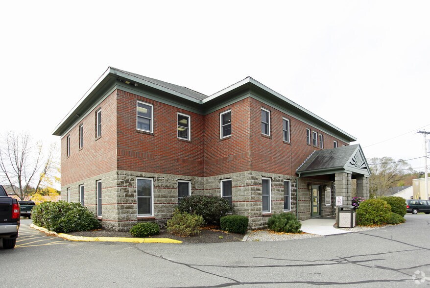 246 Kennedy Memorial Dr, Waterville, ME à louer - Photo principale – Image 1 sur 5
