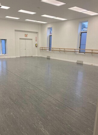 Plus de détails pour 142 Mill St, Halton Hills, ON - Local commercial à vendre