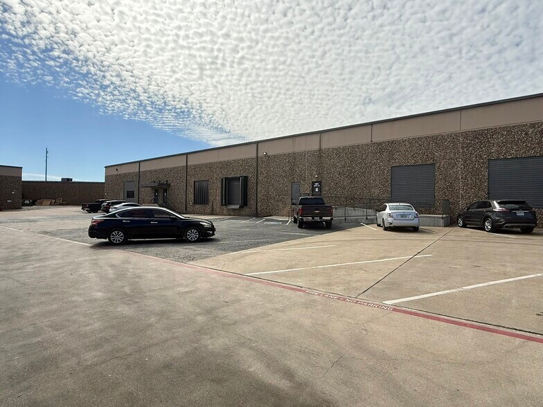 1001 NE Loop 820, Fort Worth, TX à louer - Photo de l’immeuble – Image 2 sur 29