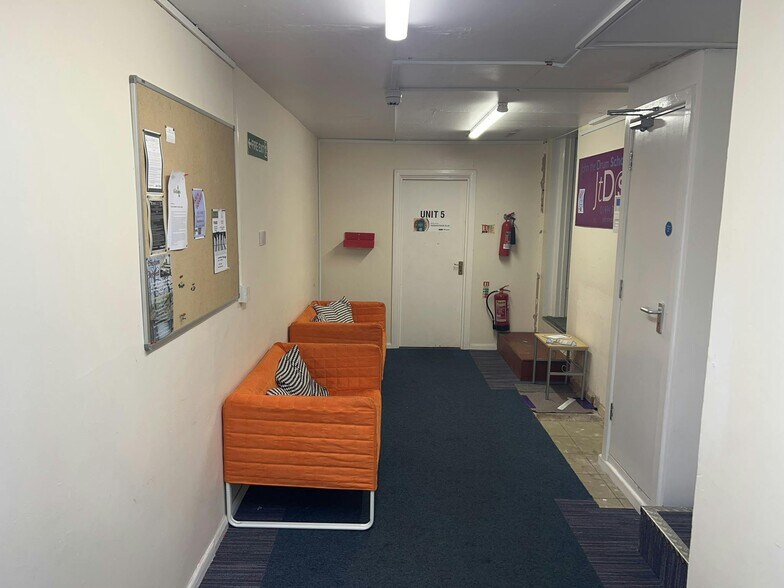 62 Higham Rd, Chesham à vendre - Photo de l’immeuble – Image 3 sur 6