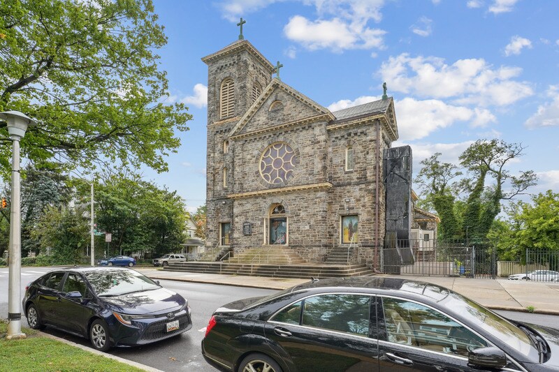 3300 Clifton Ave, Baltimore, MD à vendre Photo principale– Image 1 sur 9
