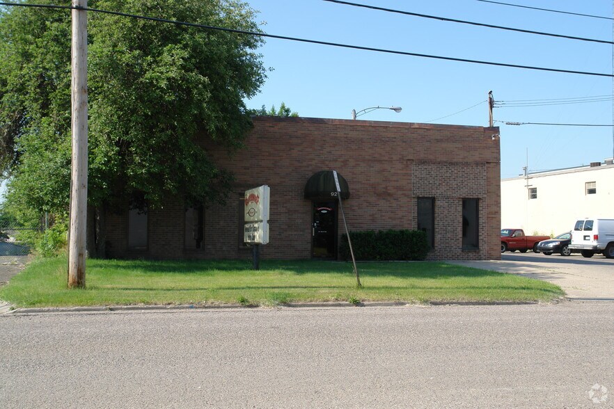 921 Terminal Rd, Lansing, MI à vendre - Photo de l’immeuble – Image 3 sur 14