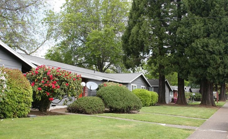 211 SE Uglow St, Dallas, OR à vendre - Photo de l’immeuble – Image 3 sur 31