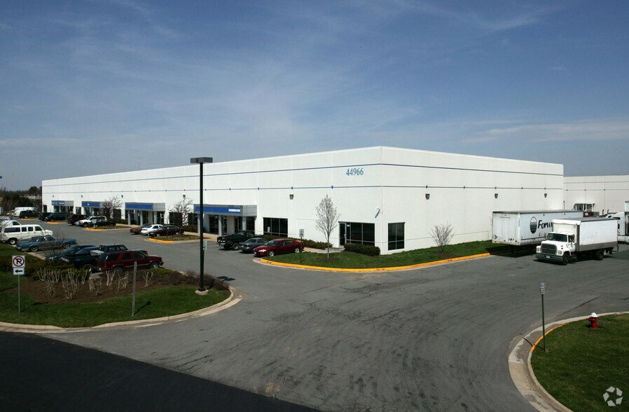 44966 Falcon Pl, Sterling, VA à louer - Photo de l’immeuble – Image 2 sur 4