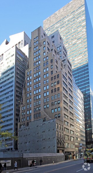 32 E 57th St, New York, NY à louer - Photo de l’immeuble – Image 1 sur 3