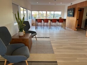 142 N Cedros Ave, Solana Beach, CA à louer Photo intérieure– Image 2 sur 15