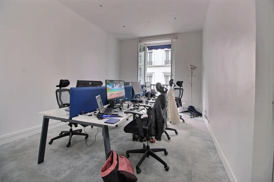 1-1 Rue D'Hauteville, Paris à louer - Photo de l’immeuble – Image 3 sur 10