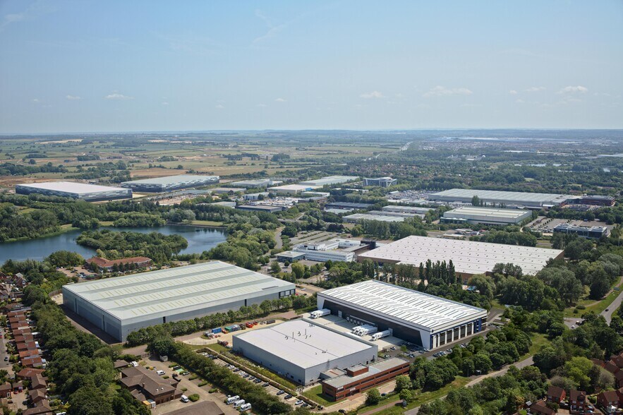 45 Yeomans Dr, Milton Keynes à louer - Aérien – Image 2 sur 4