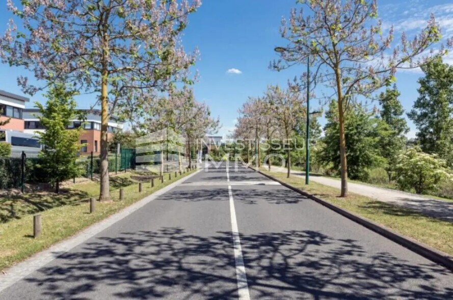Bureau dans Villeneuve-la-Garenne à louer - Photo de l’immeuble – Image 3 sur 9