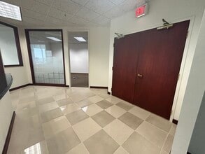 2 N Tamiami Trl, Sarasota, FL à louer Photo intérieure– Image 1 sur 17