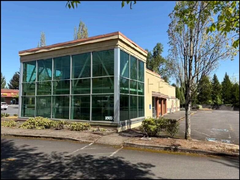18850 Williamette Dr, West Linn, OR à vendre - Photo de l’immeuble – Image 2 sur 5