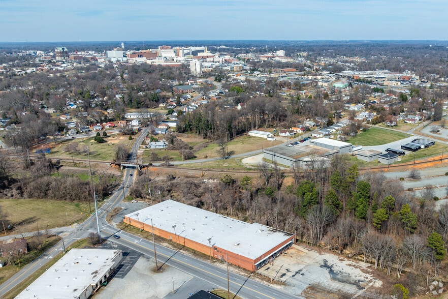 1415 S Elm St, High Point, NC à vendre - Photo principale – Image 1 sur 23