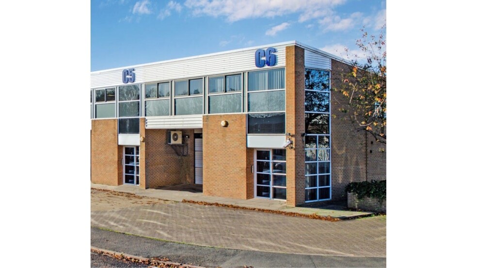 Brooklands Clos, Sunbury On Thames à louer - Photo de l’immeuble – Image 1 sur 41