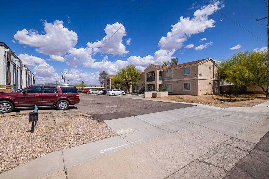 2324 W Lone Cactus Dr, Phoenix, AZ à vendre - Photo de l’immeuble – Image 2 sur 9