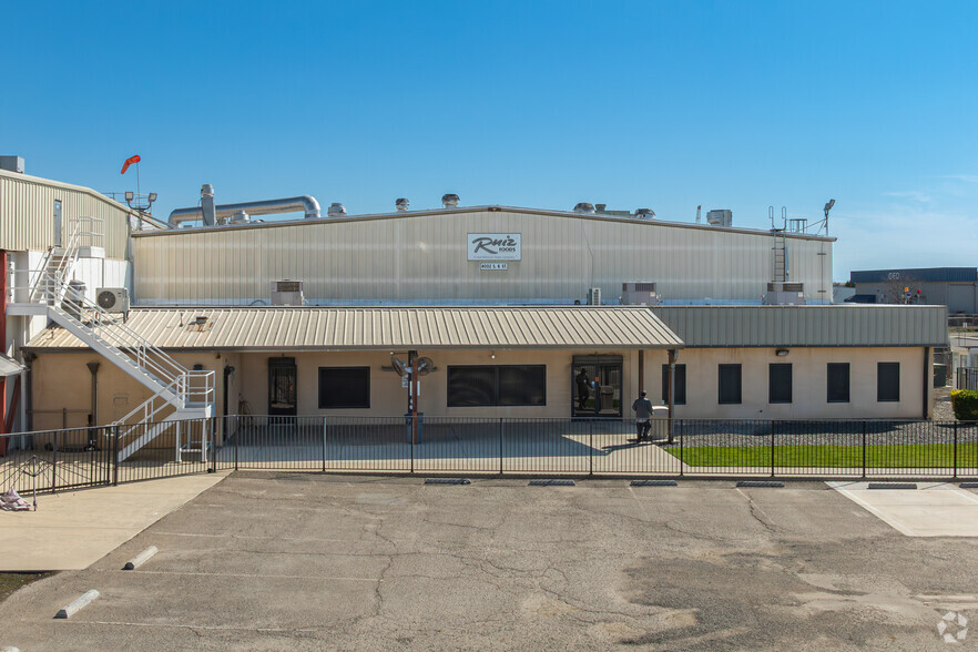 4002 S K St, Tulare, CA à vendre - Photo de l’immeuble – Image 2 sur 5