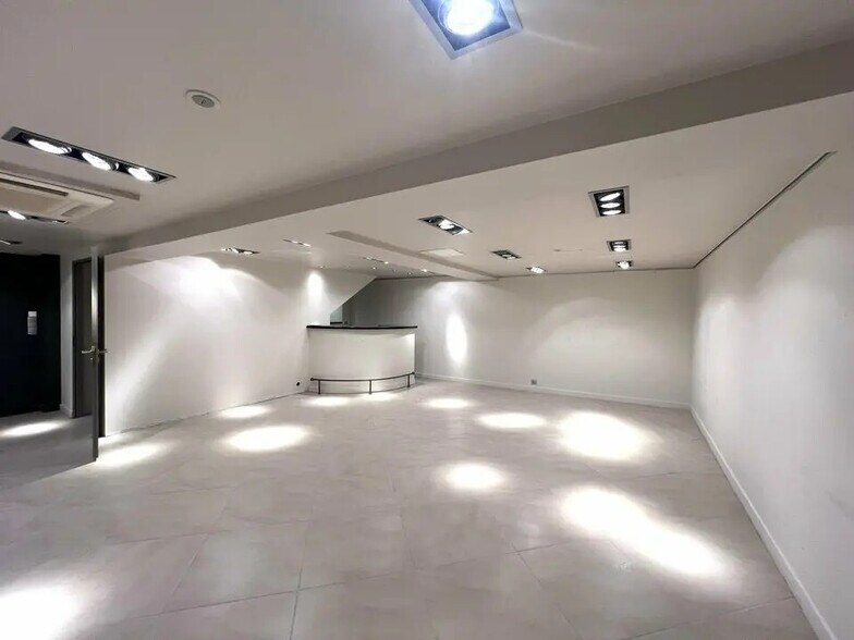 Local commercial dans Cannes à louer - Photo de l’immeuble – Image 3 sur 5