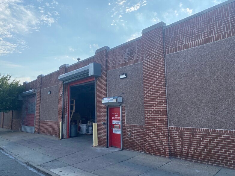 128 19th Ave, Paterson, NJ à vendre - Photo de l’immeuble – Image 3 sur 8