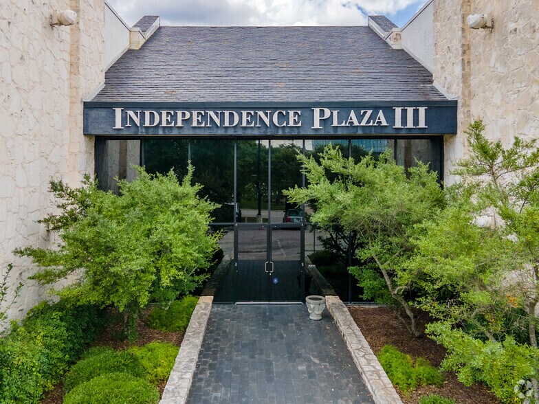 14310 Northbrook Dr, San Antonio, TX à louer - Photo de l’immeuble – Image 2 sur 19
