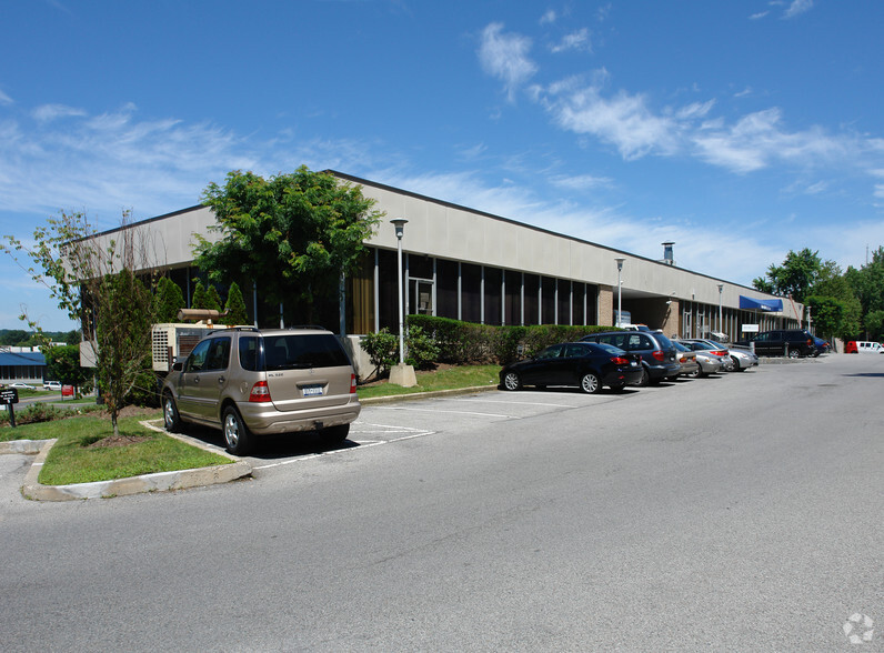 525 Executive Blvd, Elmsford, NY à louer - Photo de l’immeuble – Image 3 sur 5