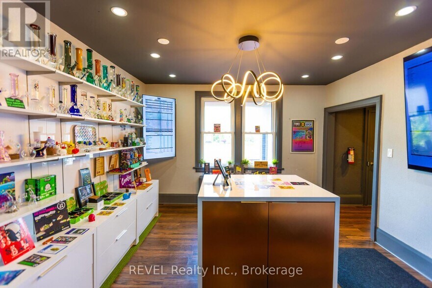 8568 Lundy's Ln, Niagara Falls, ON à vendre - Photo de l’immeuble – Image 3 sur 3