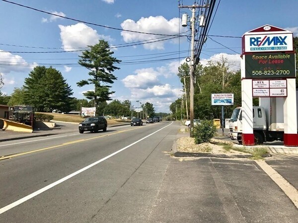 447 Broadway, Taunton, MA à louer - Photo de l’immeuble – Image 2 sur 6