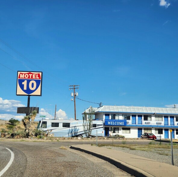 1202 Pyramid St, Lordsburg, NM à vendre - Photo principale – Image 1 sur 14