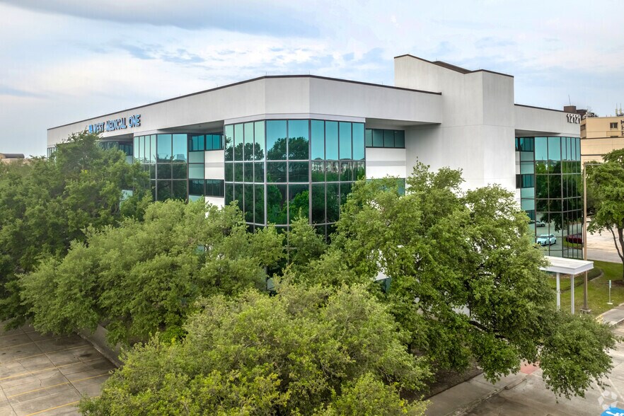 12121 Richmond Ave, Houston, TX à louer - Photo de l’immeuble – Image 2 sur 4