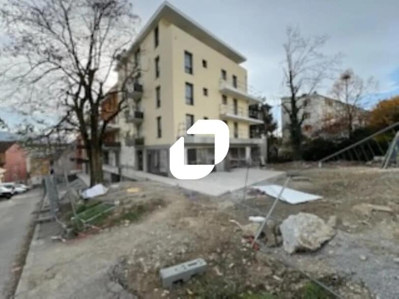 Local commercial dans Voiron à louer - Photo de l’immeuble – Image 2 sur 7