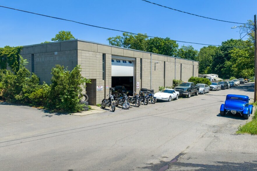 919 Main St, Clinton, MA à vendre - Photo de l’immeuble – Image 3 sur 10