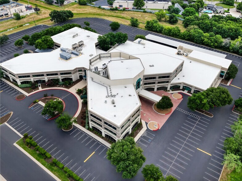 9150 Huebner Rd, San Antonio, TX à louer - Photo de l’immeuble – Image 3 sur 36