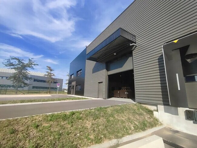 Plus de détails pour Local d'activités à louer