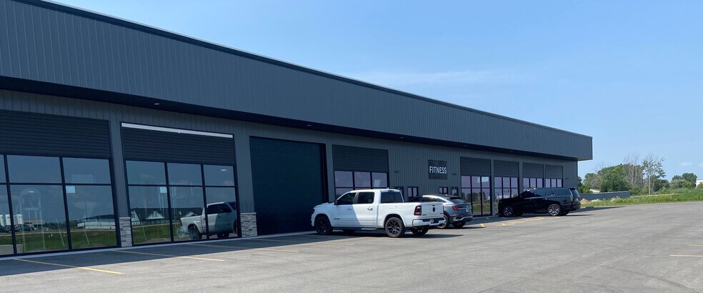 5700 W Clairemont Dr, Grand Chute, WI à louer - Photo de l’immeuble – Image 1 sur 6