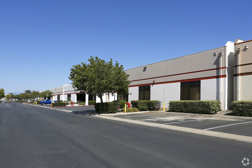 42202 Sarah Way, Temecula, CA à louer - Photo de l’immeuble – Image 3 sur 4