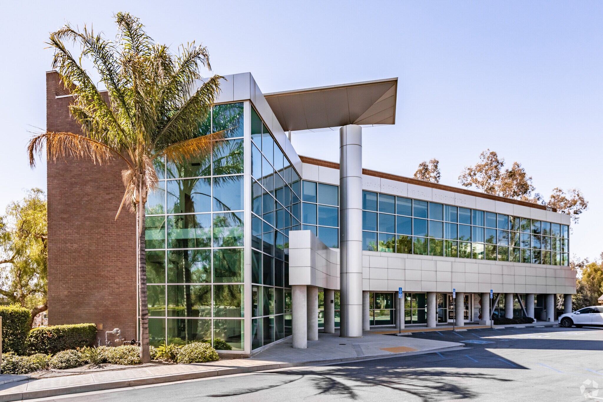 3998 Inland Empire Blvd, Ontario, CA à louer Photo principale– Image 1 sur 7