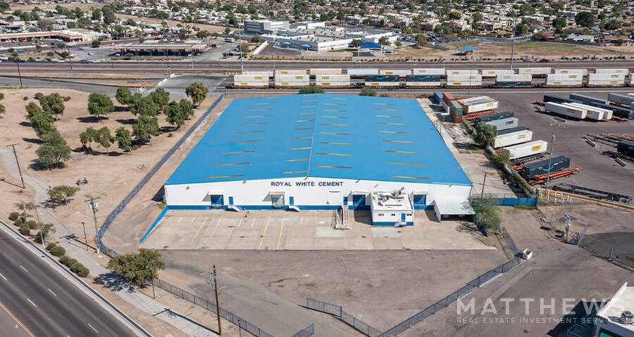 5855 N 51st Ave, Glendale, AZ à vendre - Photo de l’immeuble – Image 2 sur 3