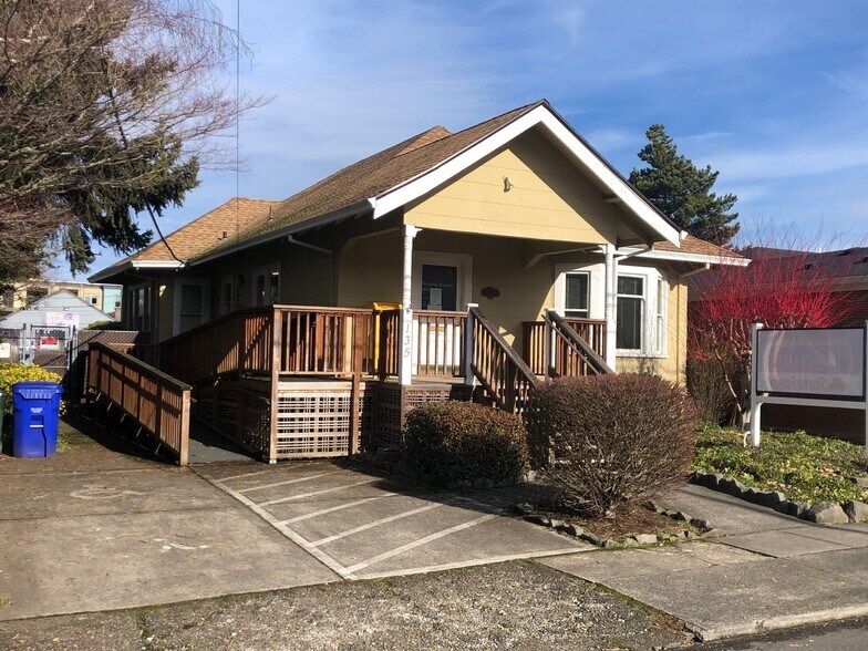 135 NW 1st St, Gresham, OR à louer - Photo de l’immeuble – Image 2 sur 11