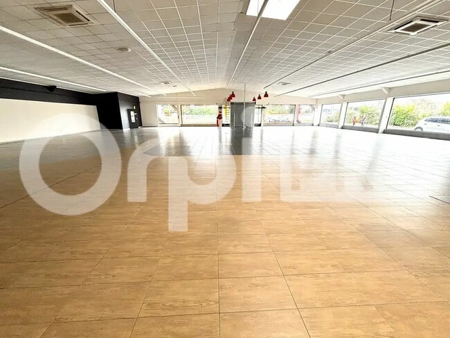Plus de détails pour Local commercial à louer