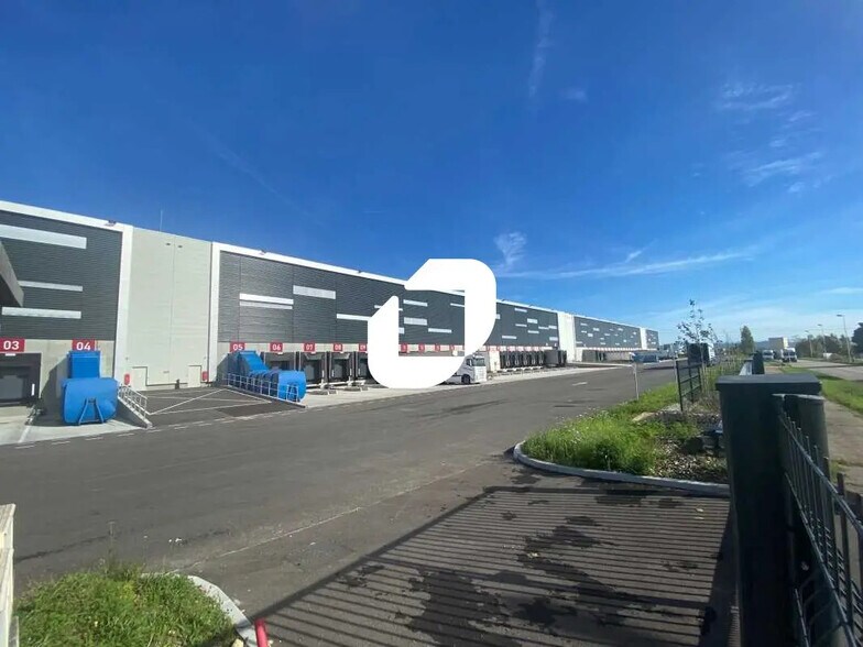 Industriel/Logistique dans Saint-Quentin-Fallavier à louer - Photo de l’immeuble – Image 2 sur 8